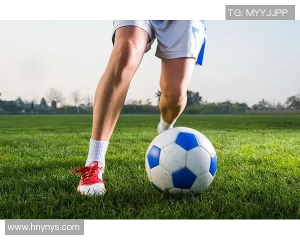 脚法足球的魅力与技巧探讨如何提升球员的脚法水平与比赛表现