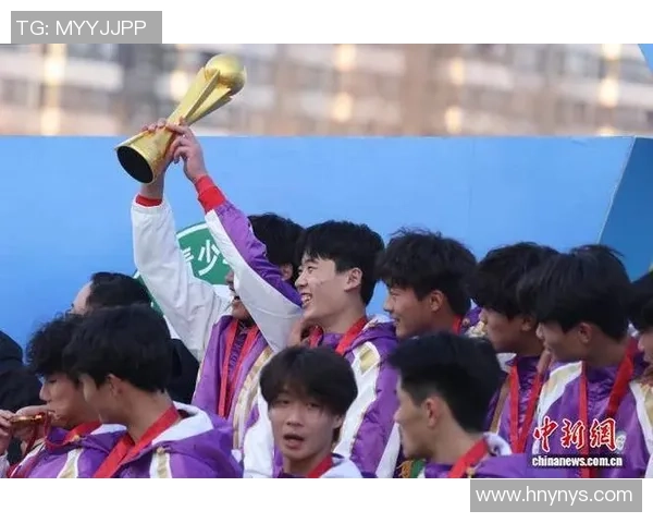 足球决赛将在激情四溢的赛场上展开精彩对决，谁将捧起冠军奖杯成为焦点